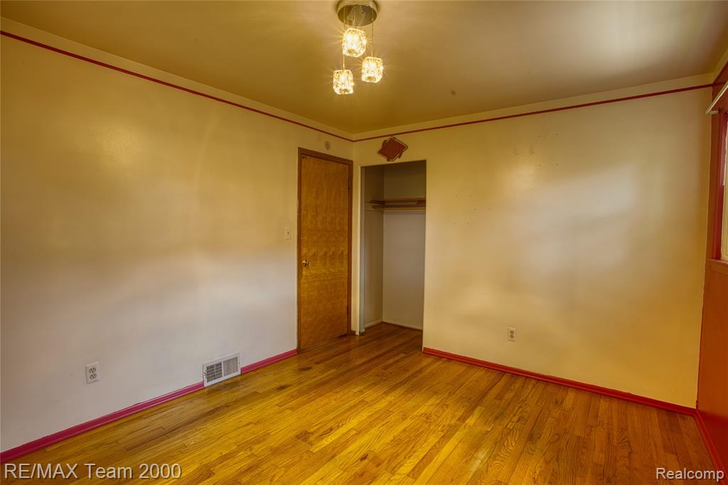 7475 Fenton Street, Dearborn Heights, MI 48127 — Photo 15