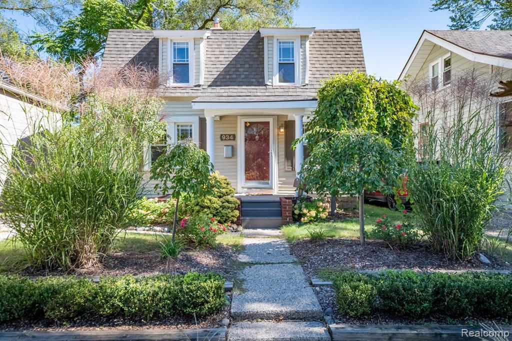 934 N CENTER Street, Royal Oak, MI 48067 — front exterior