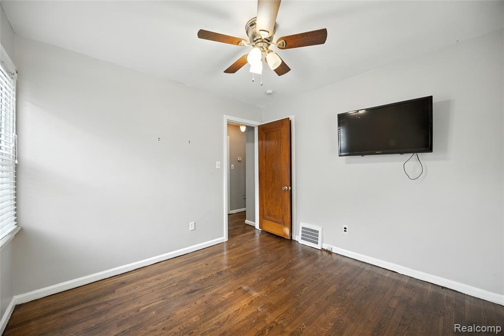 8420 Warren Boulevard, Center Line, MI 48015 — Photo 10
