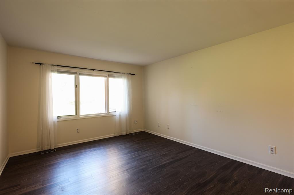 4908 FAIRWAYS Drive, Brighton, MI 48116 — Photo 15