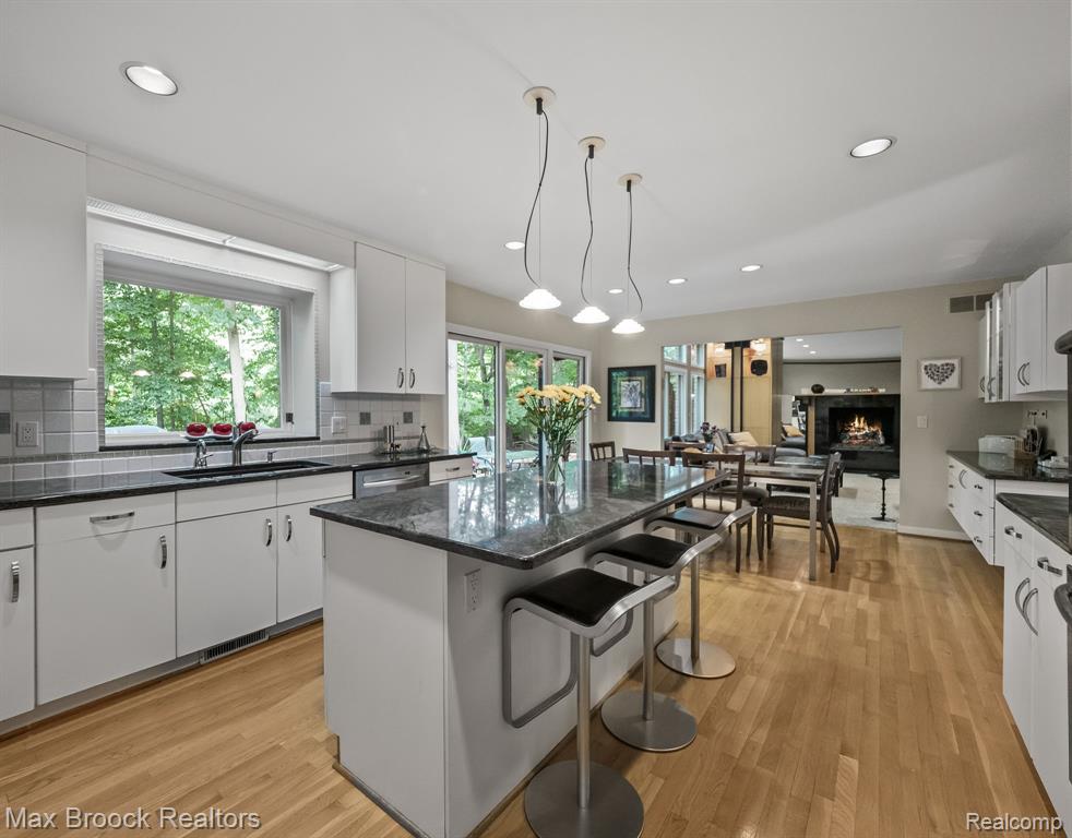6224 Bromley Court, West Bloomfield, MI — Photo 16
