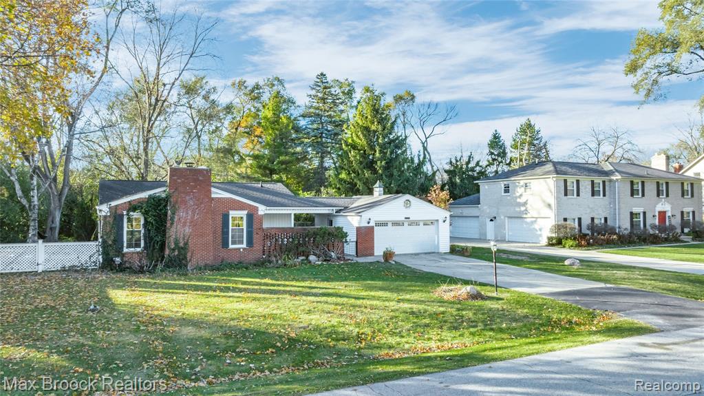 2724 Alveston Drive, Bloomfield, MI 48304 — Photo 2