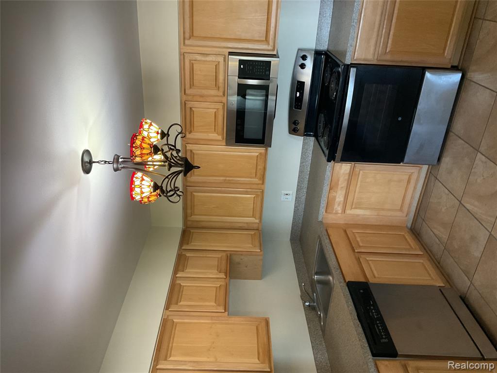 6103 Orchard Lake Road, 203, West Bloomfield, MI — Photo 28