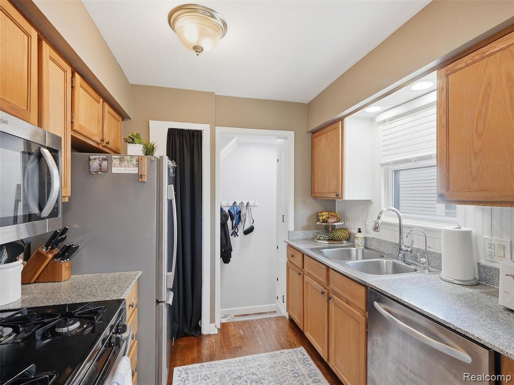 433 Dewey Street, Royal Oak, MI 48067 — Photo 6