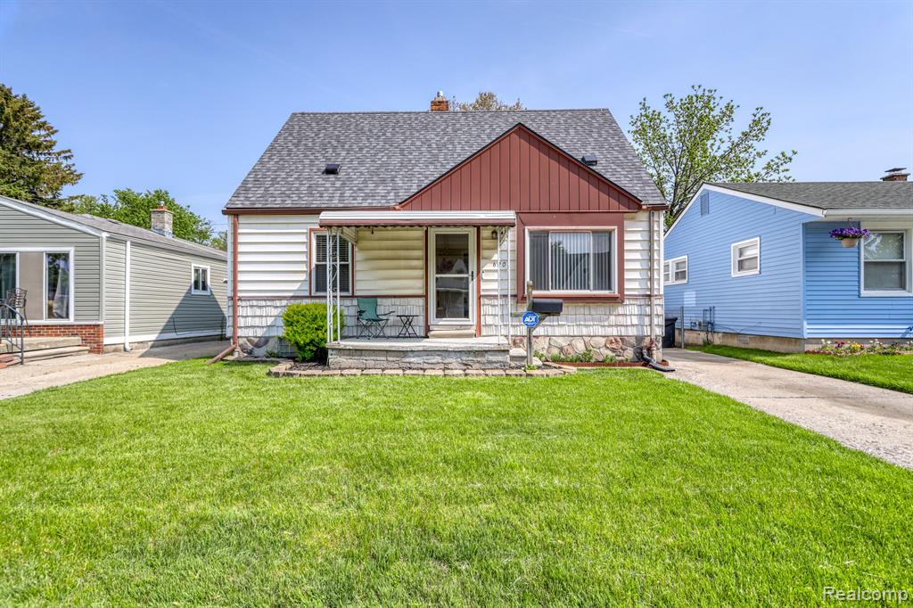 620 W KALAMA Avenue, Madison Heights, MI 48071 — front exterior