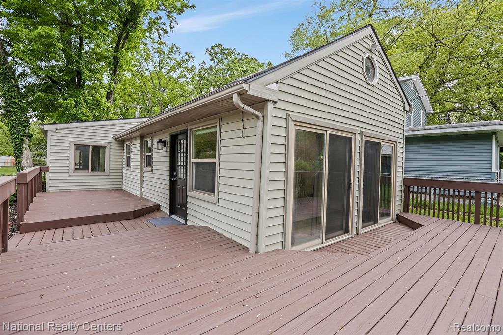 330 BEACHWAY Street, Whitmore Lake, MI 48189 — Photo 10