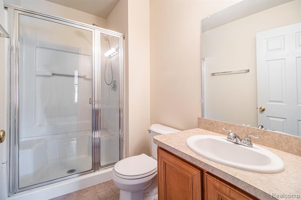 27261 HIDDEN OAKS Drive, Trenton, MI 48183 — Photo 12