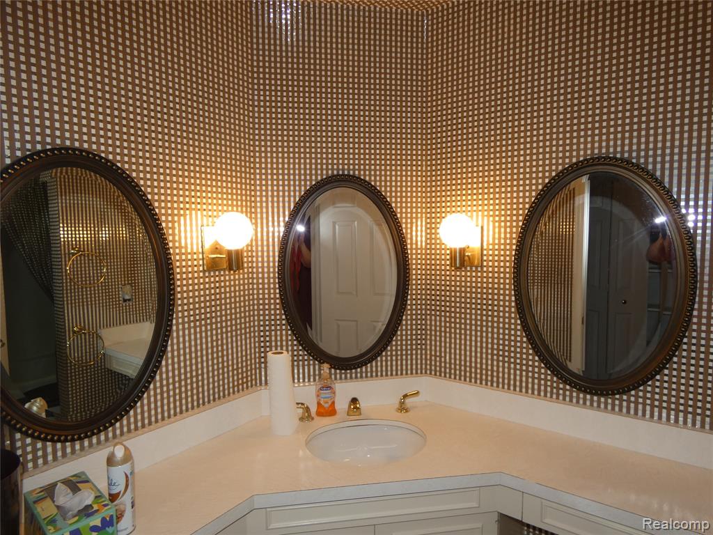 7122 Pebble Park Drive, West Bloomfield, MI — Photo 24