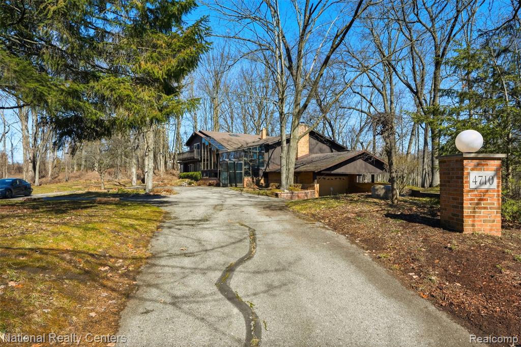 4710 Cove Road, West Bloomfield, MI 48323 — front exterior