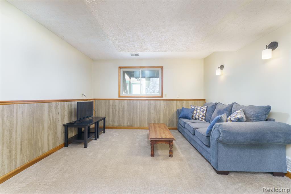 4136 CHICKORY Lane, Lansing, MI 48910 — Photo 16