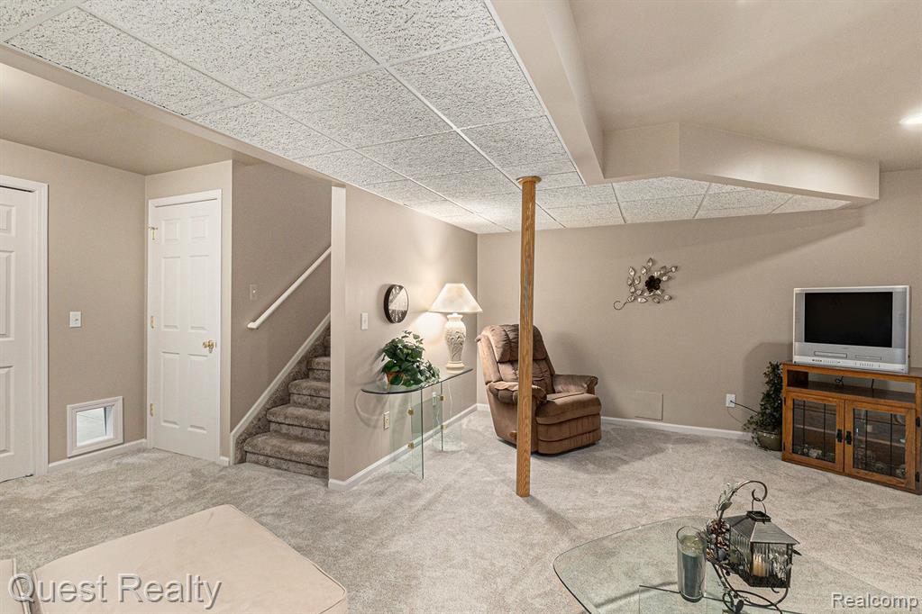 7897 MEADOW Drive, Waterford, MI 48329 — Photo 28
