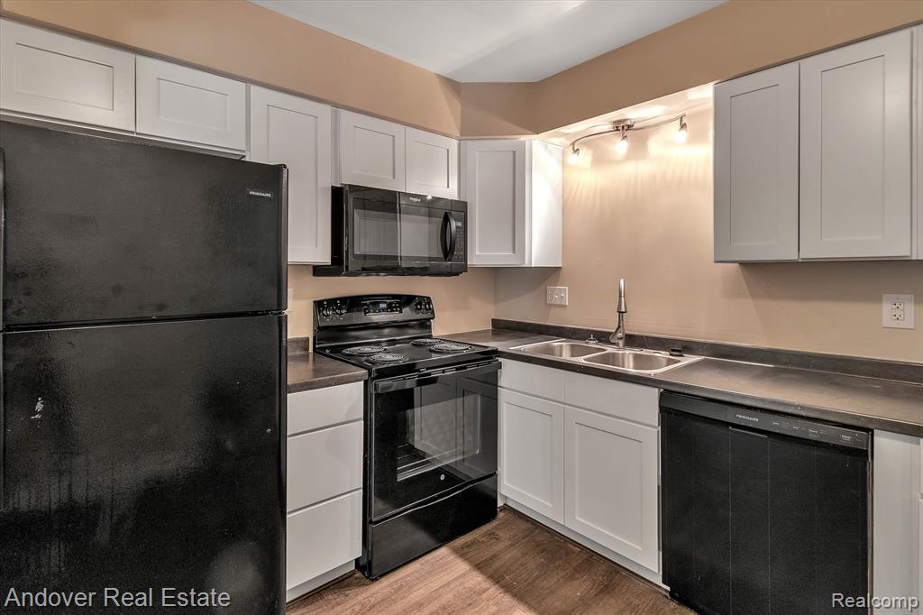 320 S Drake Road, Kalamazoo, MI 49009