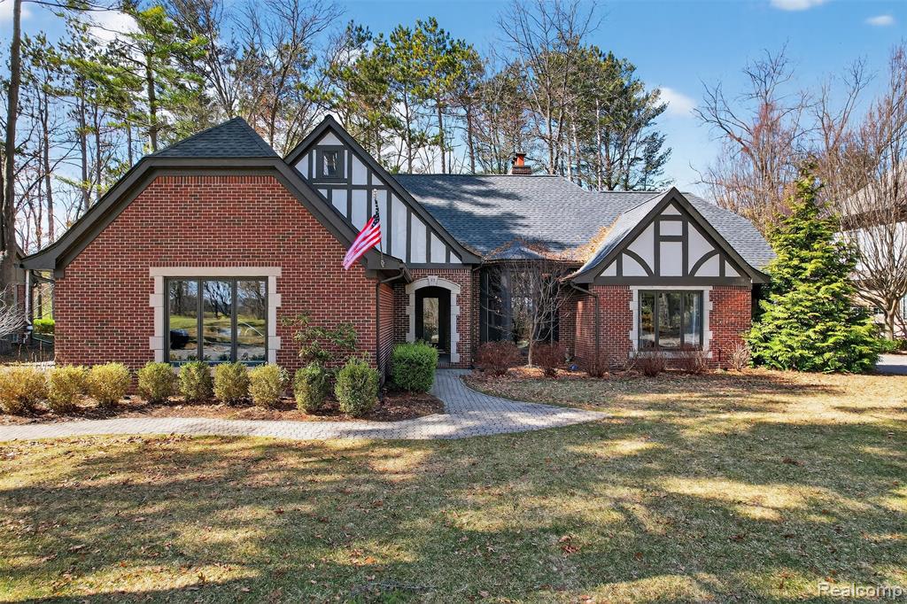 92 Kirksway Lane, Lake Orion, MI 48362 — front exterior