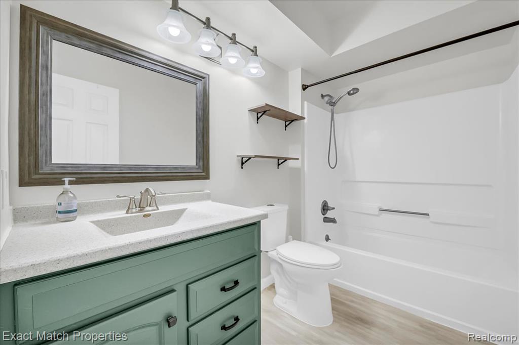 4 Willow Way, Waterford, MI 48328 — Photo 23