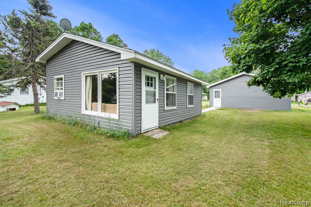 6954 LAKEVIEW Drive, Hubbard Lake, MI 49747 — Photo 17