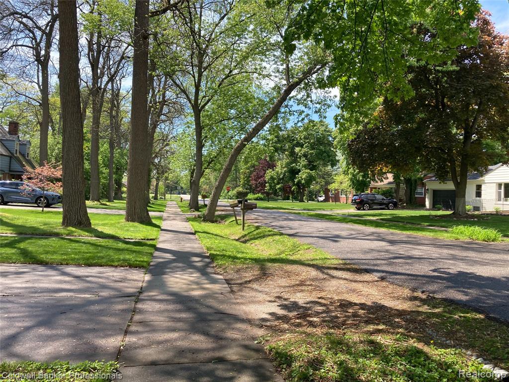 18761 Dolores Avenue, Lathrup Village, MI 48076 — Photo 45