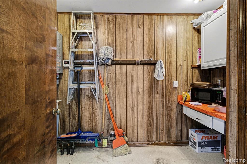 1011 S Graham Road, Flint, MI 48532 — Photo 10
