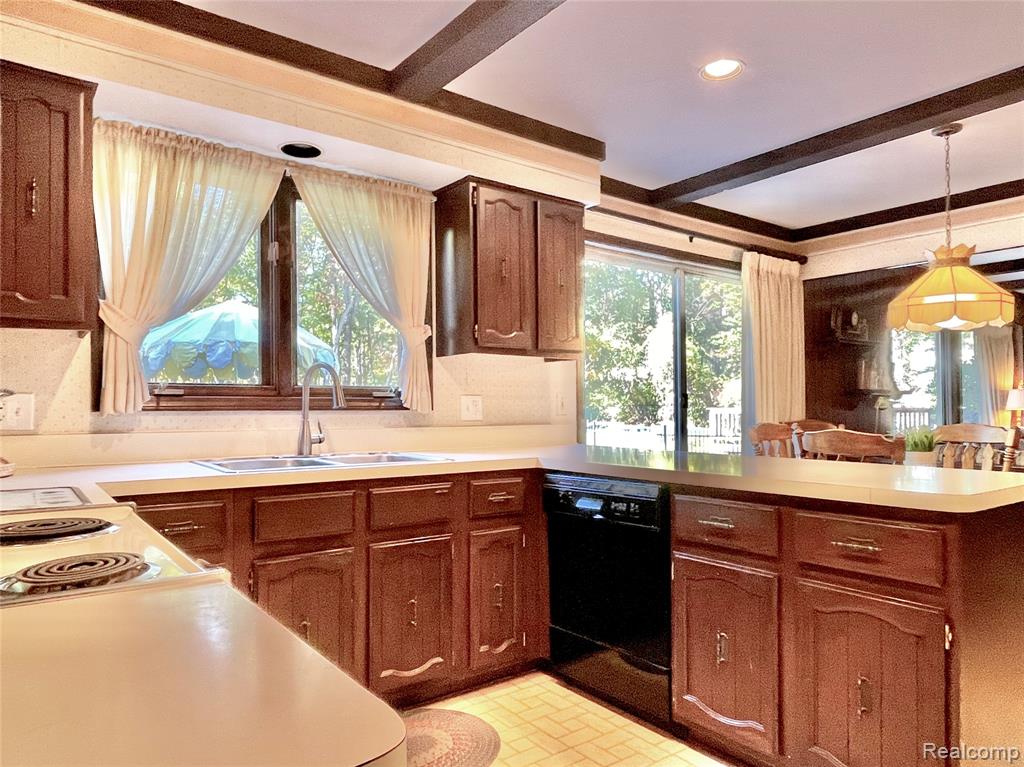 5962 Oakland Valley Drive, Rochester, MI 48306 — Photo 13