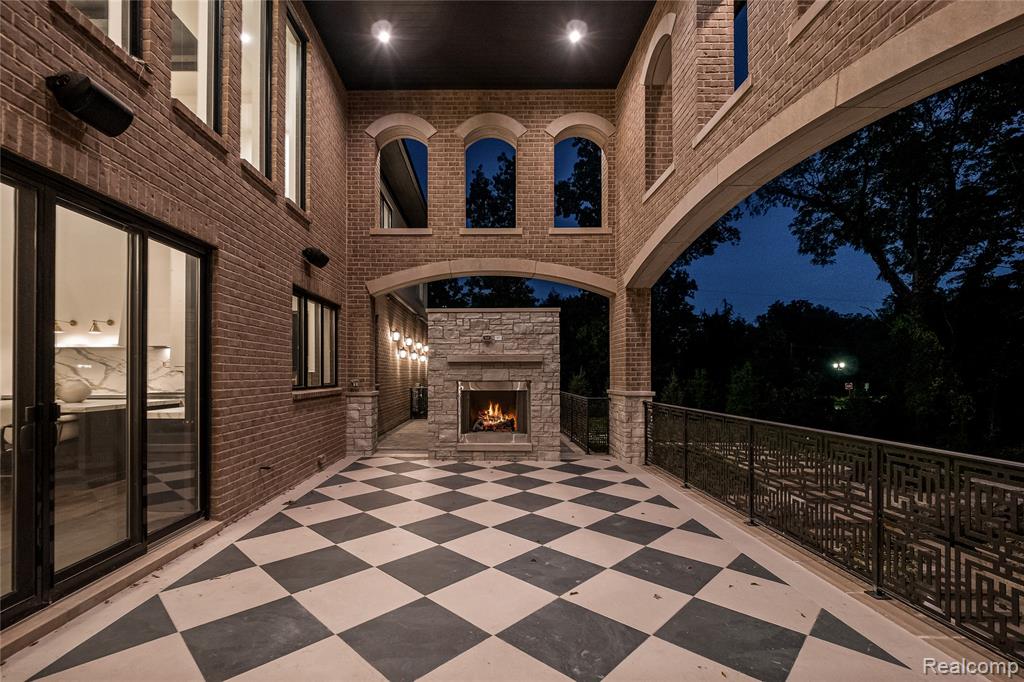 559 Barrington Park Drive, Bloomfield Hills, MI 48304 — Photo 20
