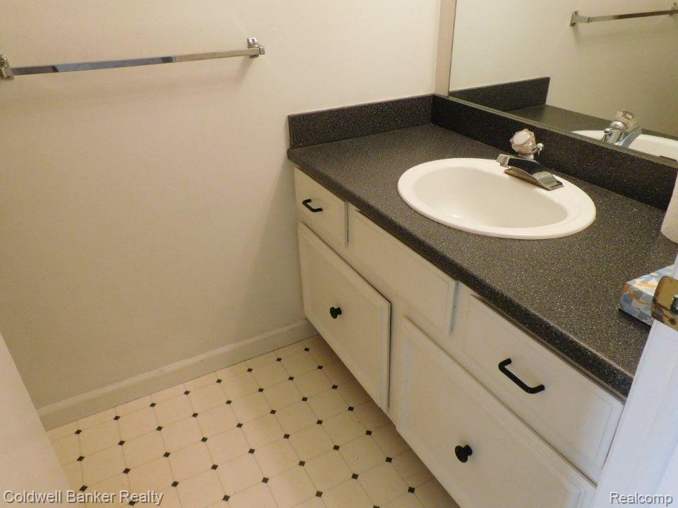 5238 BREEZE HILL, Troy, MI 48098 — Photo 12