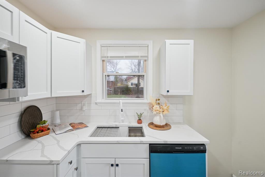 17326 Kentfield Street, Detroit, MI 48219 — Photo 4