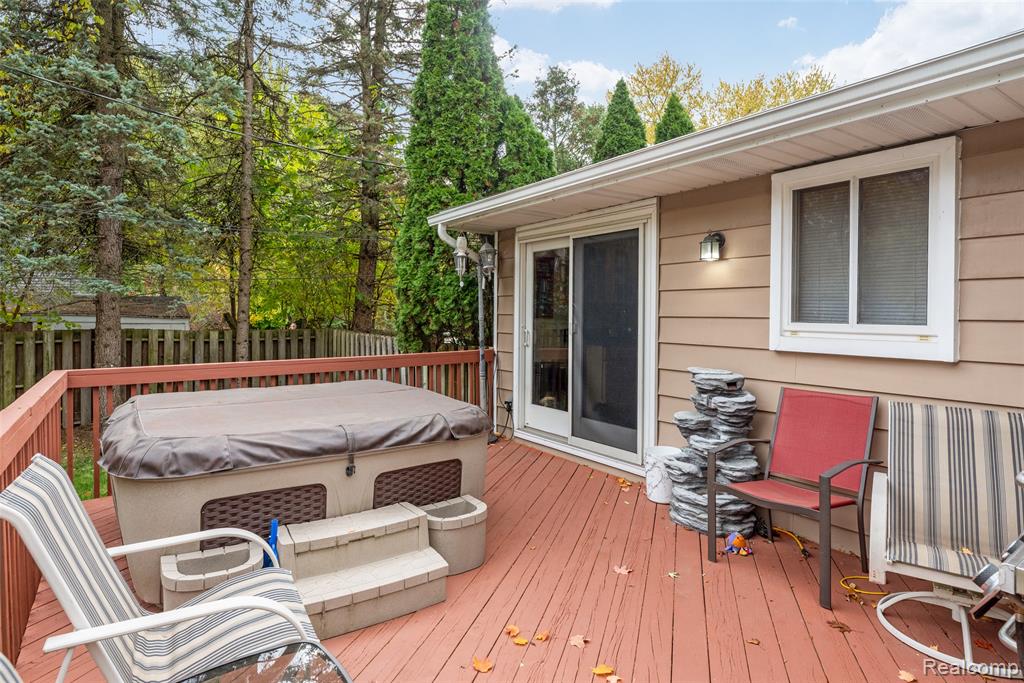 4245 Bunker Avenue, West Bloomfield, MI 48323 — Photo 25