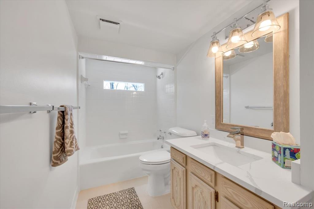 2155 Avondale, Sylvan Lake, MI 48320 — Photo 27