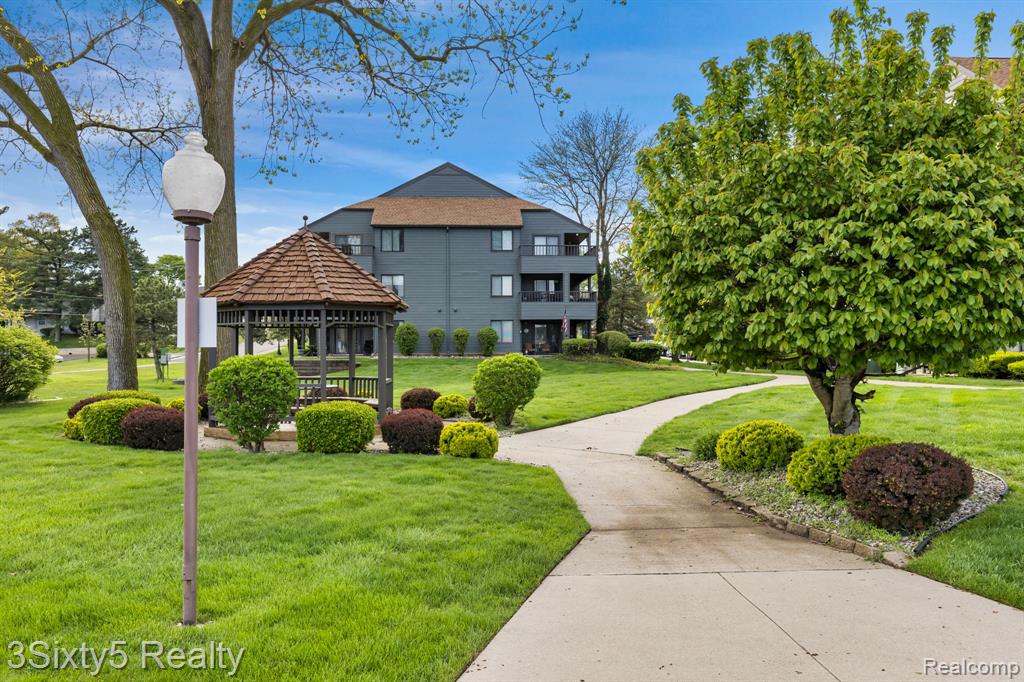 2465 RIVERSIDE Drive, 312, Trenton, MI 48183 — Photo 26