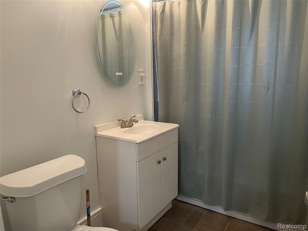 8283 Paige Avenue, Warren, MI 48089 — Photo 16