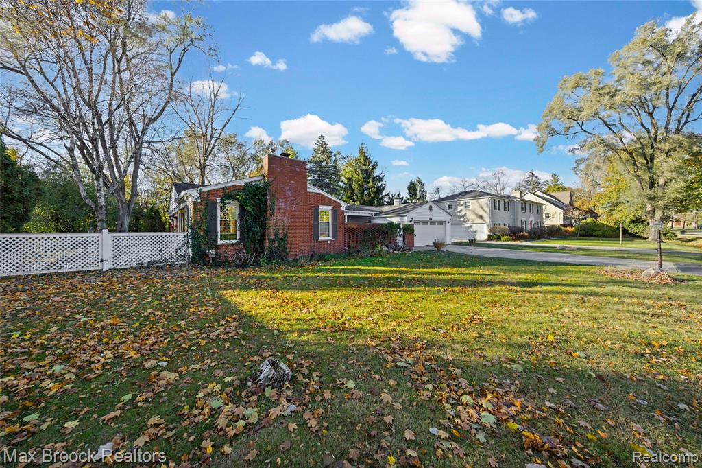 2724 Alveston Drive, Bloomfield, MI 48304 — Photo 47