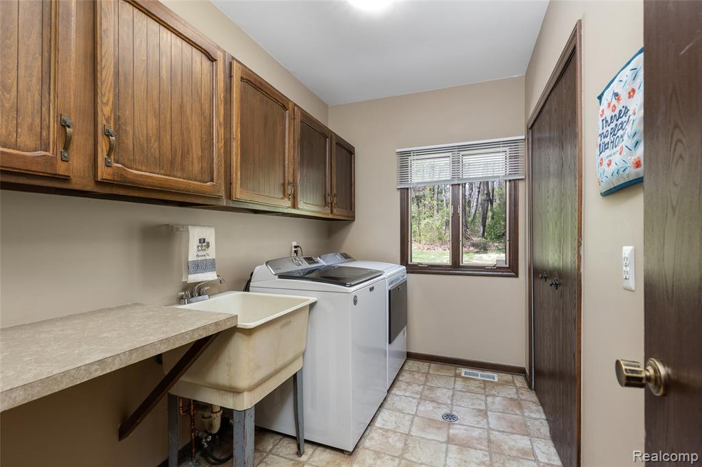 9730 Gibbs Road, Clarkston, MI 48348 — Photo 25