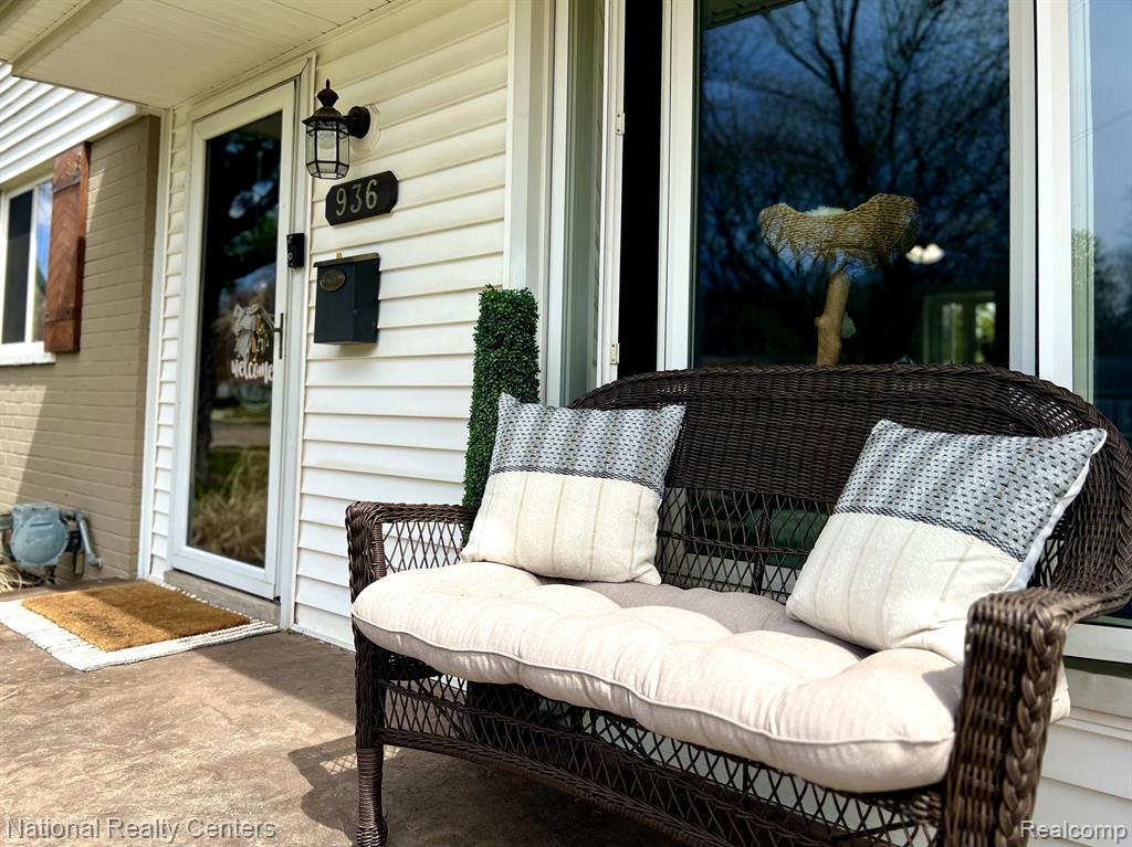 936 ALLEN Drive, Northville, MI 48167 — Photo 5