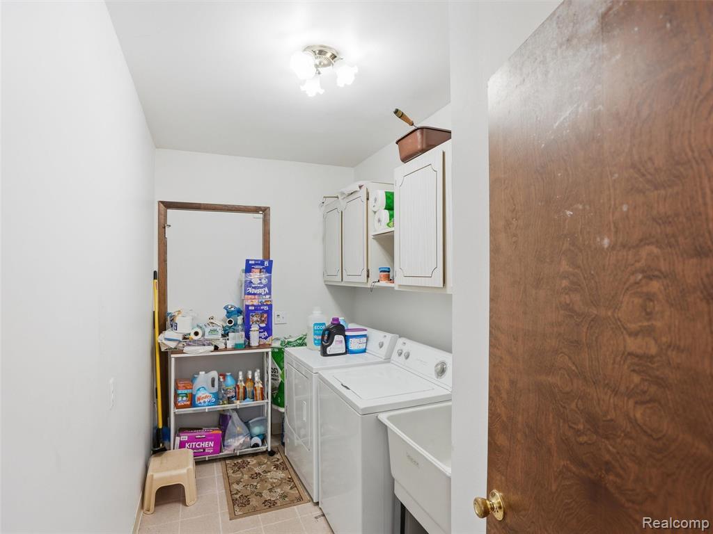 5800 Naneva Court, West Bloomfield, MI — Photo 21