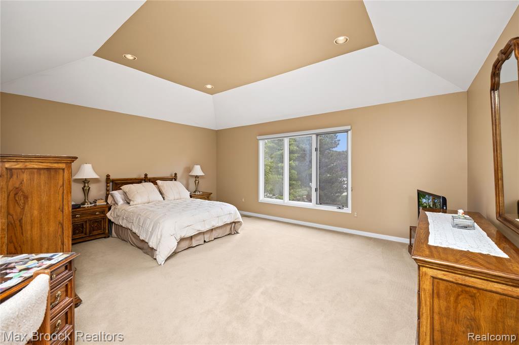 6684 Stonebridge E, West Bloomfield, MI — Photo 40