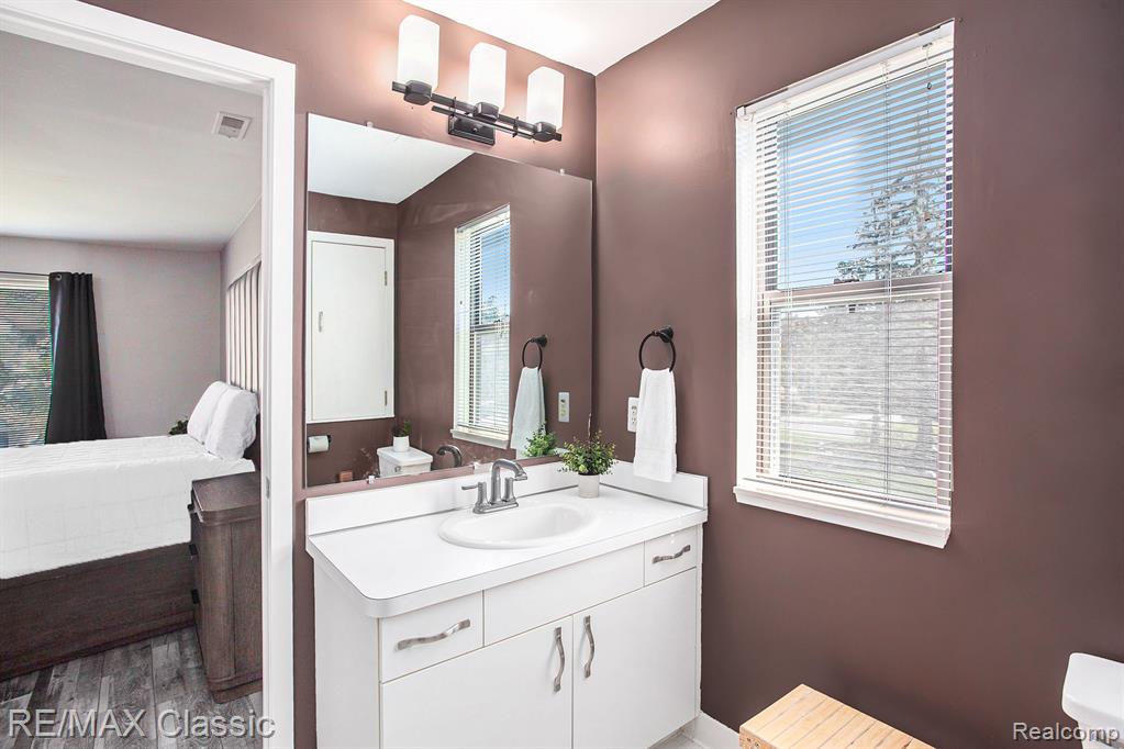 6619 Ridgefield Circle, 205, West Bloomfield, MI — Photo 10