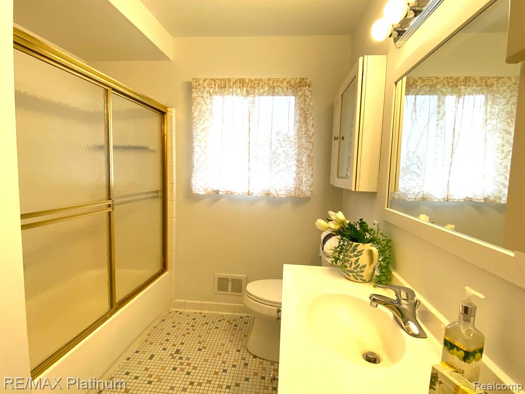 6201 WILLIAMS LAKE Road, Waterford, MI 48329 — Photo 18