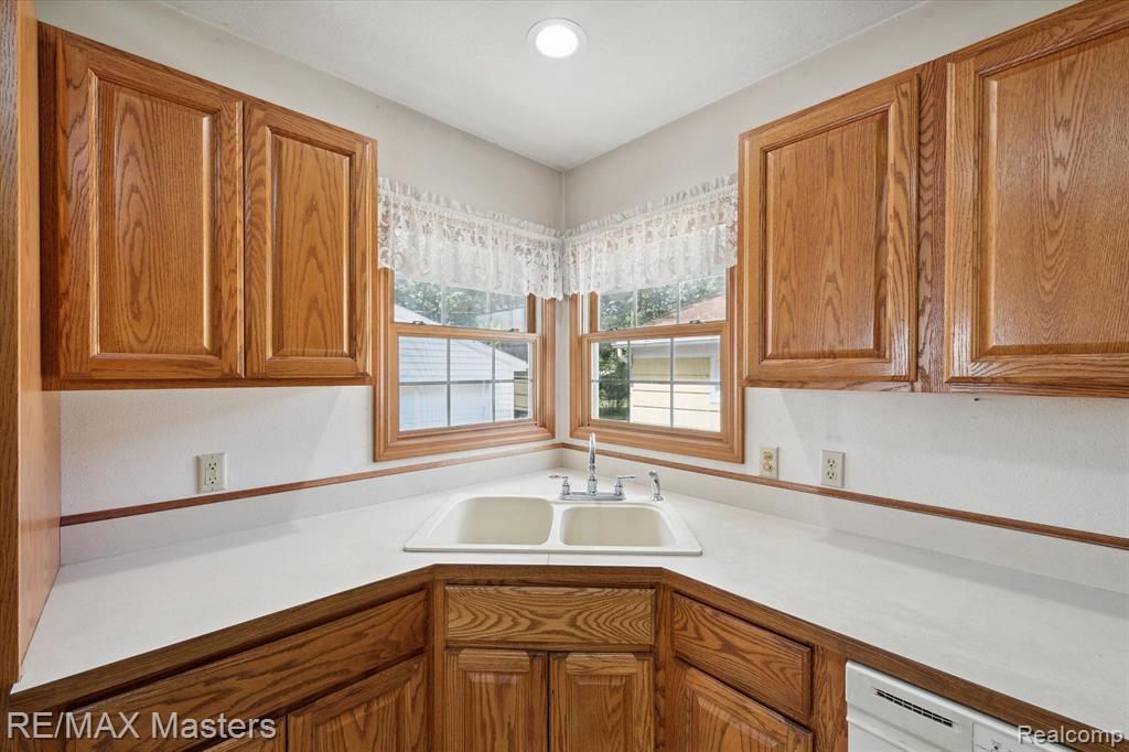 611 SAINT MARYS Avenue, Monroe, MI 48162 — Photo 13