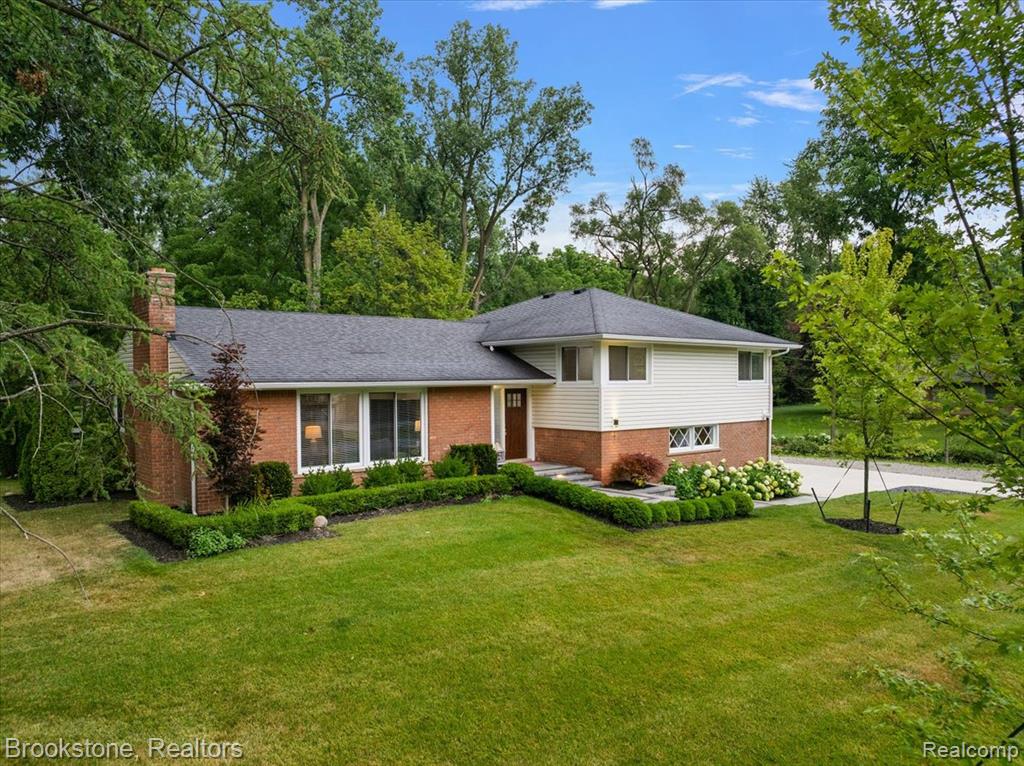 711 Hickory Heights Drive, Bloomfield Hills, MI 48304 — Photo 2