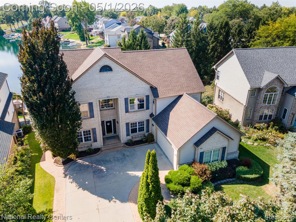 542 Bay Pointe Drive, Oxford, MI 48371 — front exterior