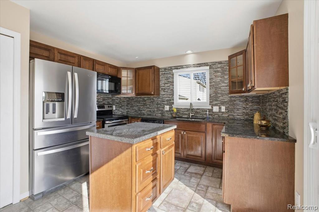 6042 Barker Avenue, Waterford, MI 48329 — Photo 9