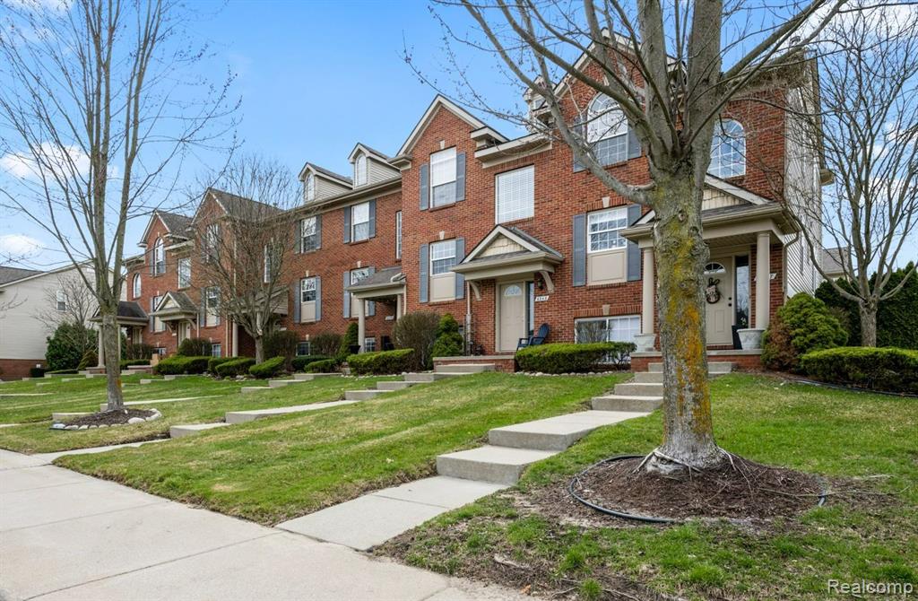 6335 Waldon Center Drive, Unit #16, Clarkston, MI — Photo 3