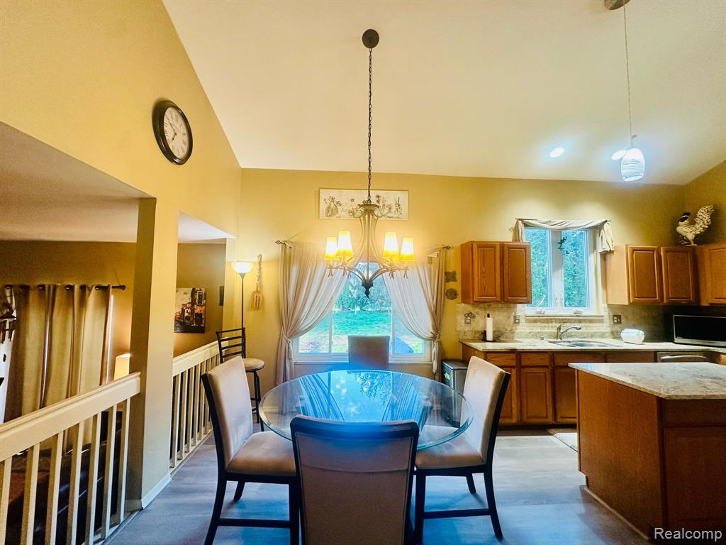 6886 FOX Lane, Waterford, MI 48327 — Photo 12