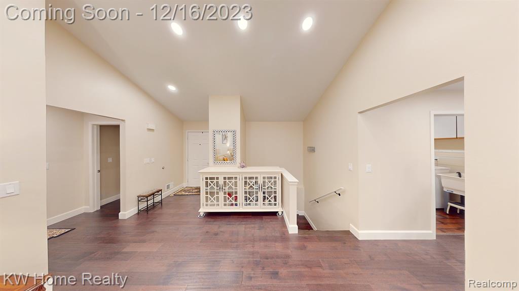 190 WINDING Brook, Commerce Twp, MI 48390 — Photo 2