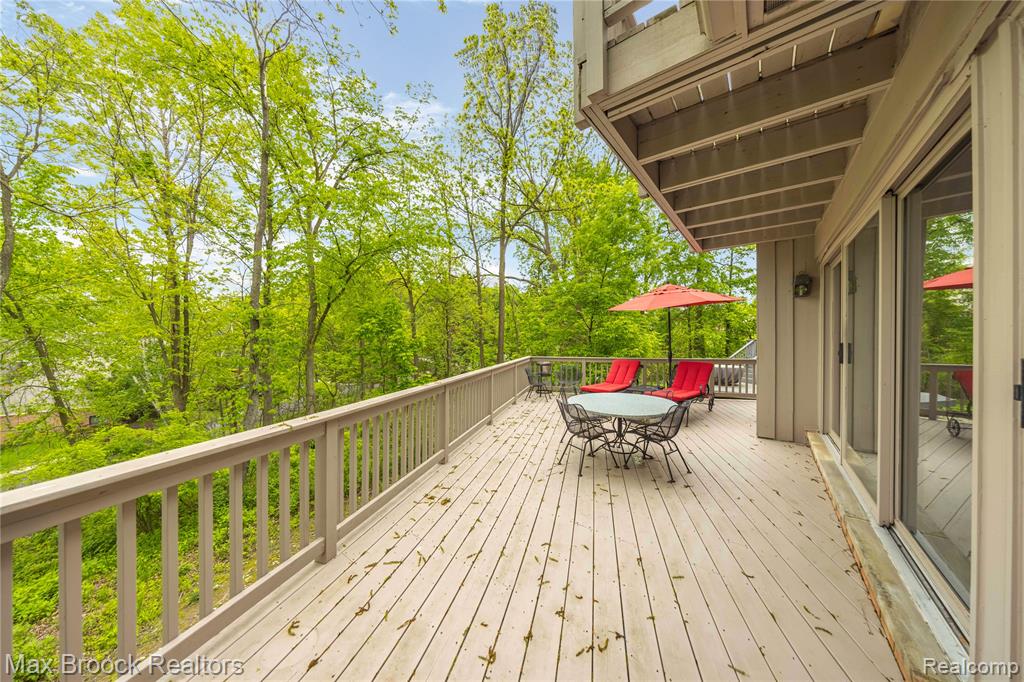 4933 Woodcliff Hill Road N, West Bloomfield, MI 48323 — Photo 37