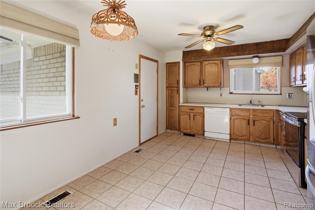 8759 Calvert Drive, Sterling Heights, MI 48312 — Photo 5