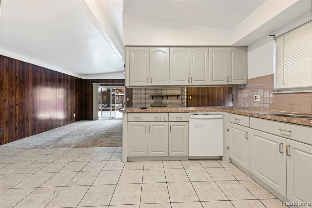 4681 Dickson Drive, Sterling Heights, MI 48310 — Photo 21