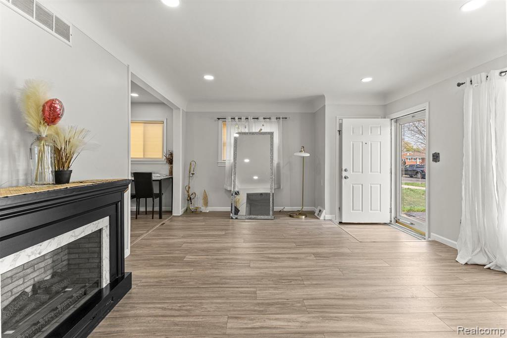 5755 Plainfield Street, Dearborn Heights, MI 48127 — Photo 5