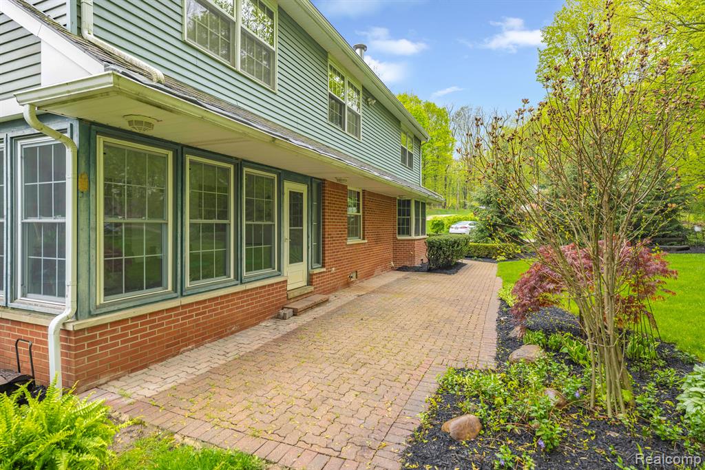 46270 BLOOMCREST Drive, Northville, MI 48167 — Photo 58