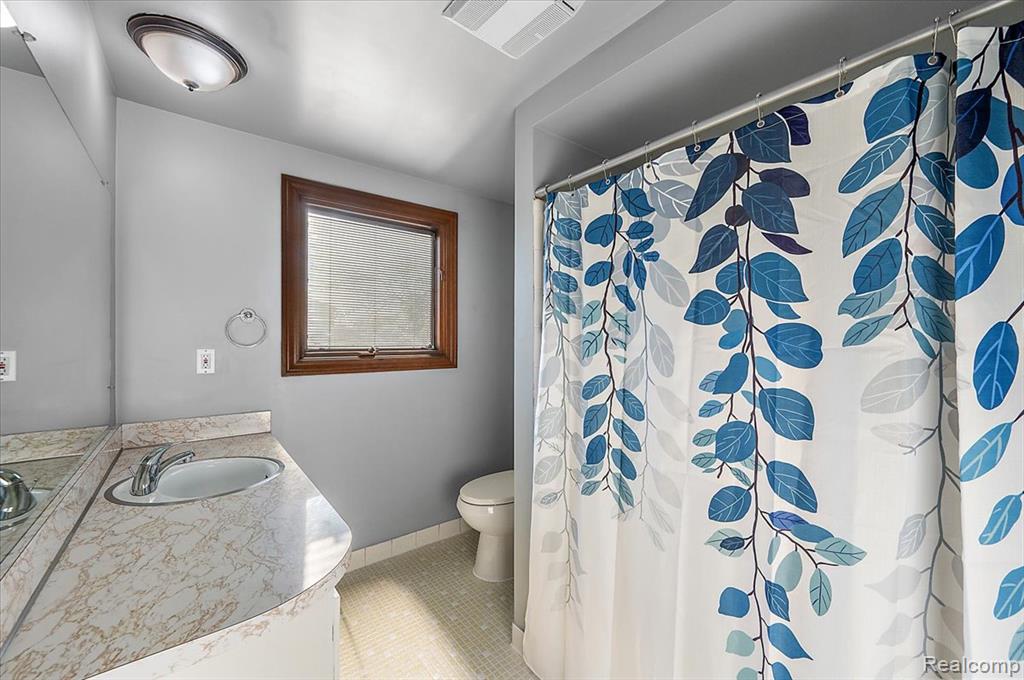 40649 Rinaldi Drive, Sterling Heights, MI 48313 — Photo 38