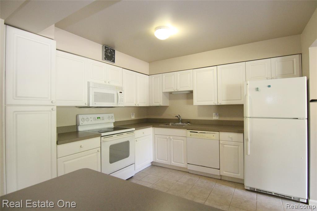 6109 Orchard Lake Road, 101, West Bloomfield, MI — Photo 6